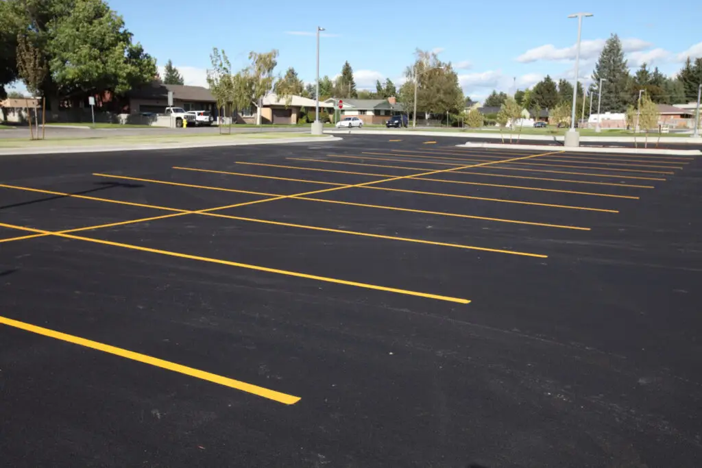 parking lot pressure washing